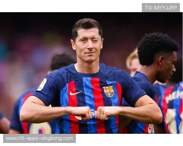 西甲巴萨中场渗透拉开差距，主场狂欢继续