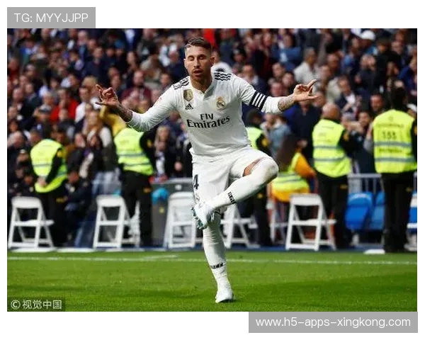 维尼修斯连续踏步骗过对手，皇马边线轻松打开局面